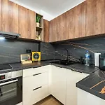 Next To Sea Garden Suitable For 4 Persons Appartamento Varna