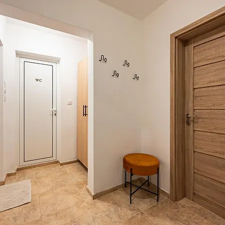 Apartment Next To Sea Garden Suitable For 4 Persons