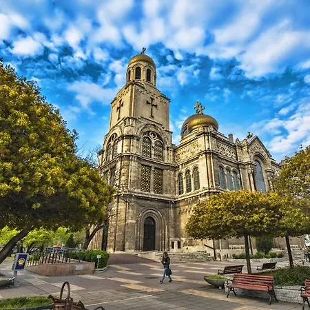 Апартаменты Next To Sea Garden Suitable For 4 Persons Варна